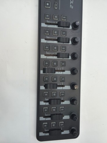 1-1-277663-3-Controlador Midi Korg Nano Kontrol 2