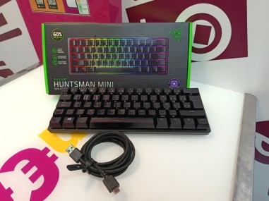 9-9-79704-1-Teclado Alfanumérico Gaming Razer Huntsman Mini (60) RZ03-0339