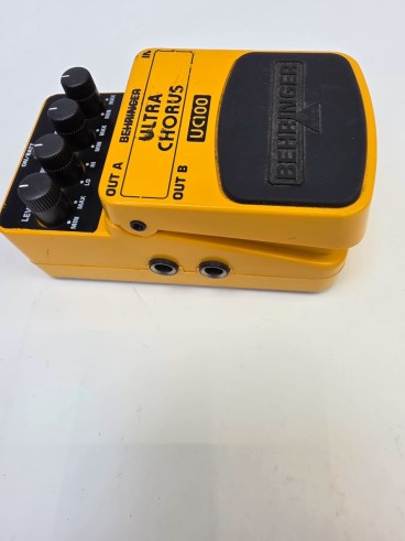 1-1-278465-4-Equipamiento Pedal Behringer Uc100