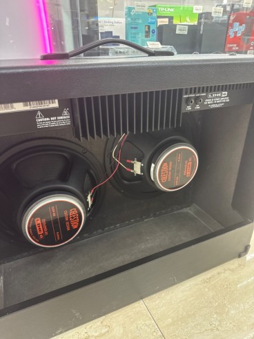 8-8-81023-5-Amplificador Guitarra Line 6