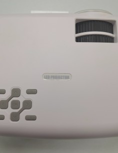 6-6-170794-1-Mini Proyector 2