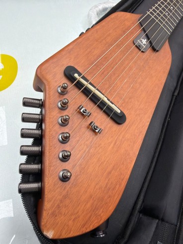 6-6-171110-2-Guitarra Electrica Donner Hush-1