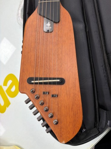6-6-171110-4-Guitarra Electrica Donner Hush-1