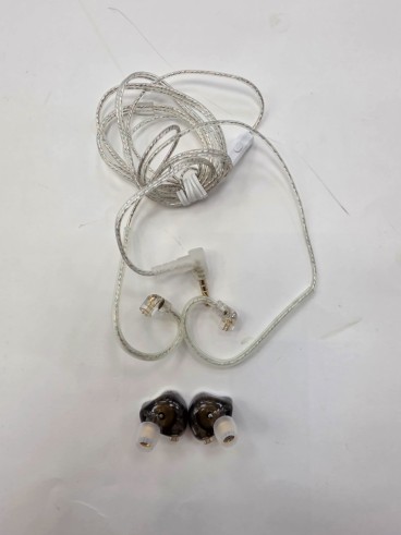 1-1-279046-1-Auriculares Cable Plateados