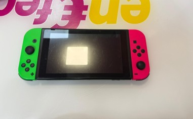 9-9-76381-2-Consola Nintendo Switch hac 001