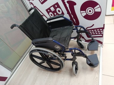 9-9-80445-3-Silla De Ruedas Breezy 250