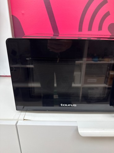 8-8-81669-4-Microondas Taurus Mw751mb 700w