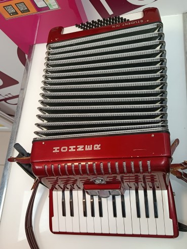 9-9-79941-5-Acordeon hohner student IV N 40 bajos 