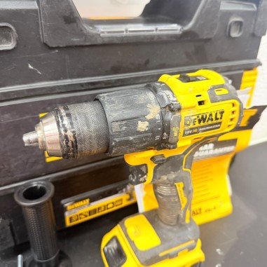 7-7-88214-3-Taladro A Bateria Dewalt DCD709