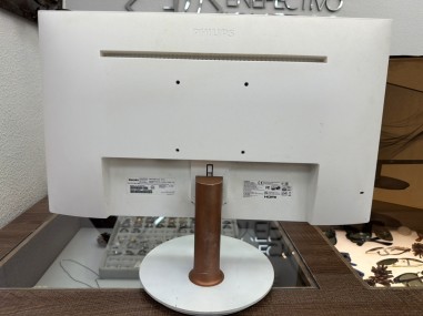 1-1-278042-3-Monitor LED Philips 241V8L
