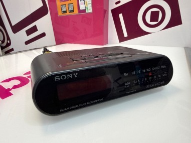 9-9-80796-1-Radio Despertador Sony C242
