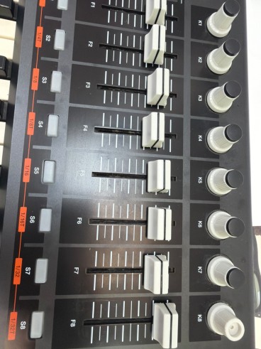 1-1-280570-3-Música Profesional Controladora Teclado AKAI MPK49 