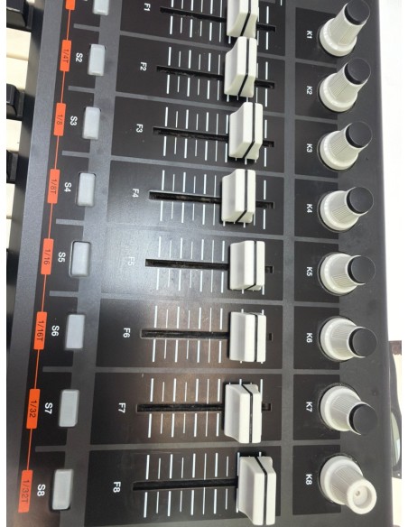 1-1-280570-3-Música Profesional Controladora Teclado AKAI MPK49 