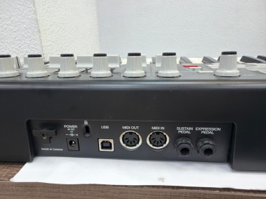 1-1-280570-4-Música Profesional Controladora Teclado AKAI MPK49 