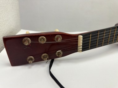 1-1-280631-3-Guitarra Ukelele 