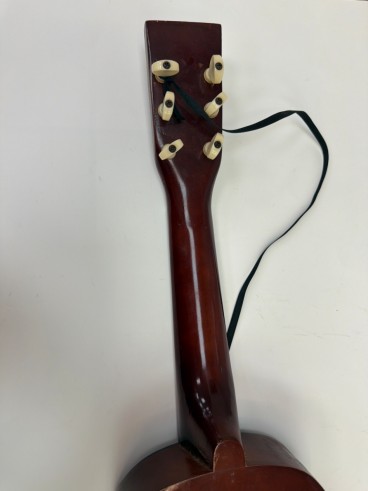 1-1-280631-5-Guitarra Ukelele 