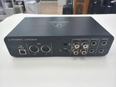 1-1-280632-1-Interface U-phoria Umc 204
