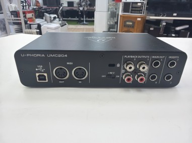 1-1-280632-3-Interface U-phoria Umc 204
