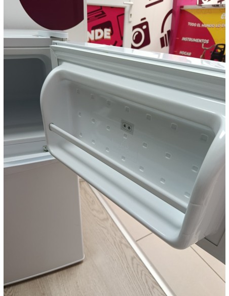9-9-80983-11-Frigorifico COMFEE RCT87WH2EU 87 LITROS